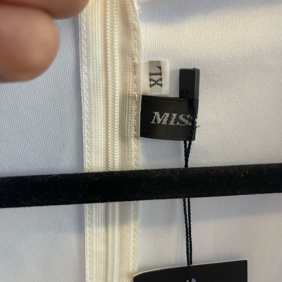 White Flowy arm Dress - Picture 9 of 10